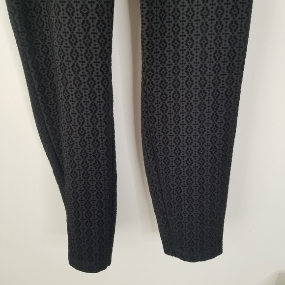 Nanette Lepore Black Velvet Textured Leggings Size M Geometric Print - Picture 10 of 10